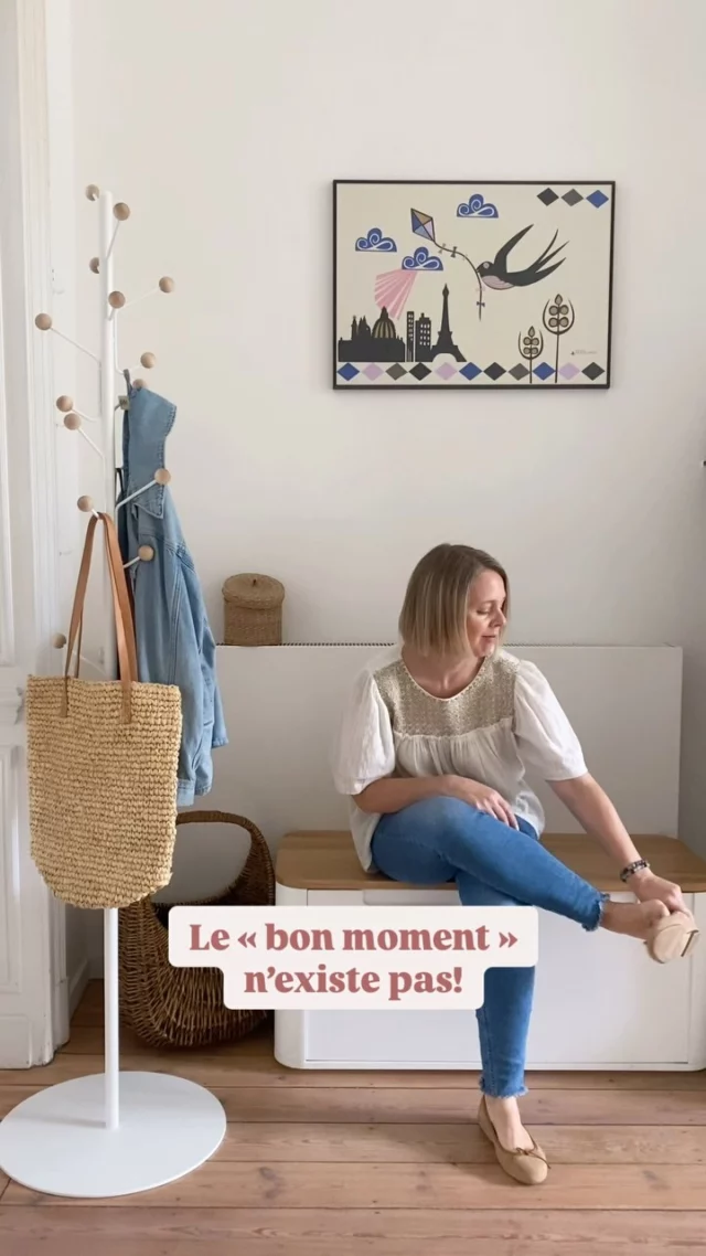 Tu t’es peut-être déjà dit :
✨ « J’attends d’avoir plus de temps… »
✨ « Je le ferai quand j’aurai plus d’argent… »
✨ « Ce n’est pas le moment, j’ai trop de choses à gérer… »

Et si tu voyais enfin la vérité en face? 
Le bon moment n’arrivera jamais 🙅🏼‍♀️

Il y aura toujours une raison d’attendre, une excuse qui te semble valable 🙄

Mais pendant ce temps-là, la vie continue… ⏳et tes rêves restent en suspens 💭

➡️ Attendre, c’est repousser ton bonheur à plus tard.
➡️ Agir, c’est décider que ton bonheur commence maintenant.

Personne ne se sent totalement prêt avant de se lancer….
On apprend en avançant 👣
On grandit en faisant 💪🏻

Si tu attends d’être prête, tu risques d’attendre toute ta vie 🕸️

Alors, fonce!
✨ Réalise ce voyage dont tu rêves
✨ Parle à cette personne
✨ Inscris-toi à ce marathon
✨ Écris ce livre
✨ Achète-toi ce van et pars à l’aventure

Et si aujourd’hui était justement le bon moment ? ✨

👉🏻 Dis-moi en commentaire : qu’est-ce que tu repousses depuis trop longtemps ?
.
.
.
#lebonmoment #timeisnow #momentprésent #coach #coachdeveloppementpersonnel #createyourlife #followyourdreams #happiness #bonheur #épanouissement